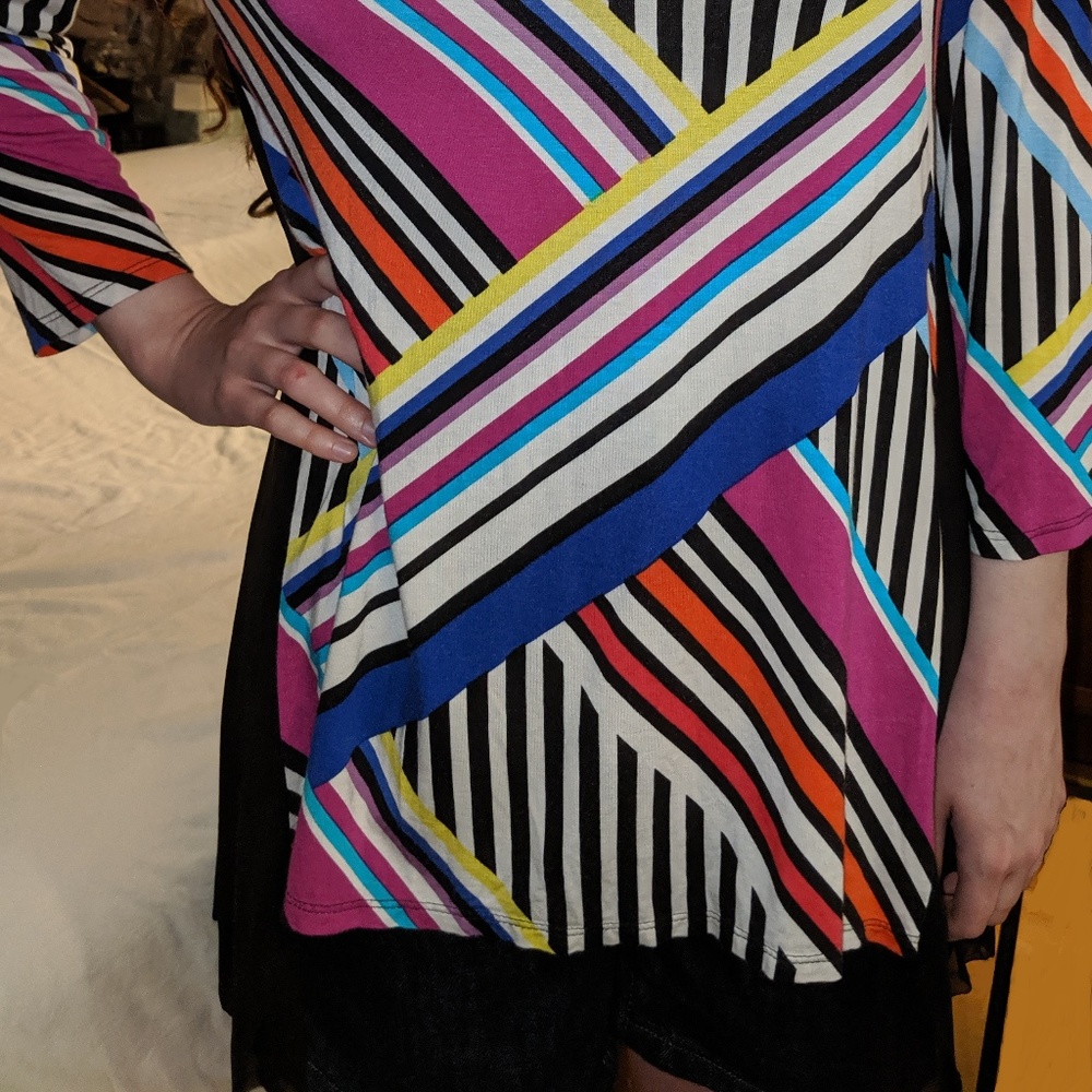 Colorful Abstract Flowy Sheer 3/4 Sleeve Tunic